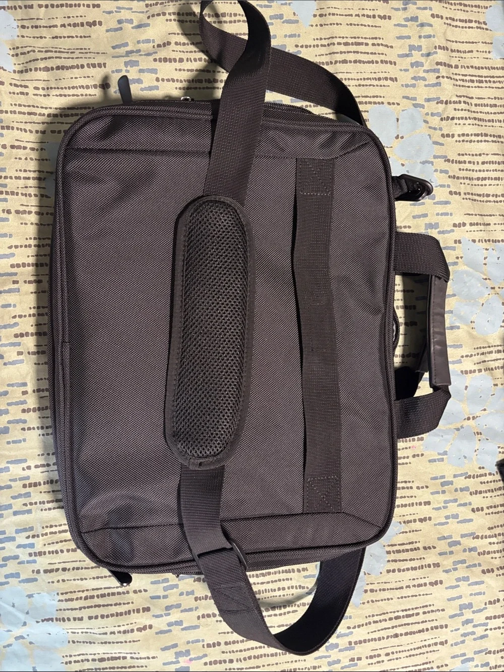 Brand new Targus Black Laptop Messenger Bag with Shoulder Strap